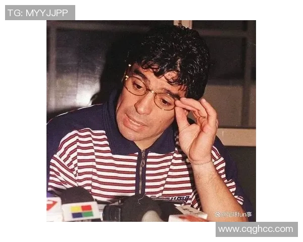 被忽视的天才足球明星如何在逆境中重拾梦想与荣耀