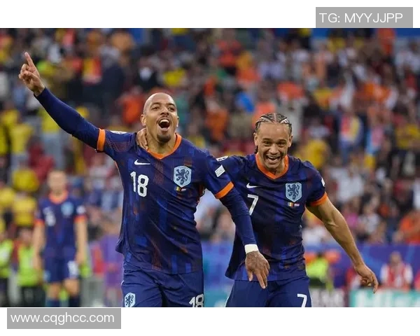 足球明星身着西装展现帅气风采的精彩合照集锦